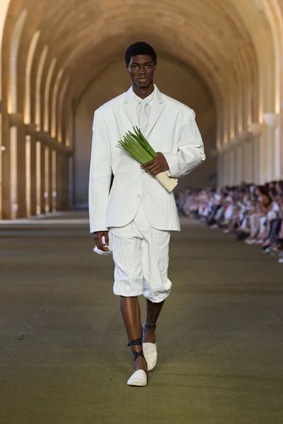 Look 24